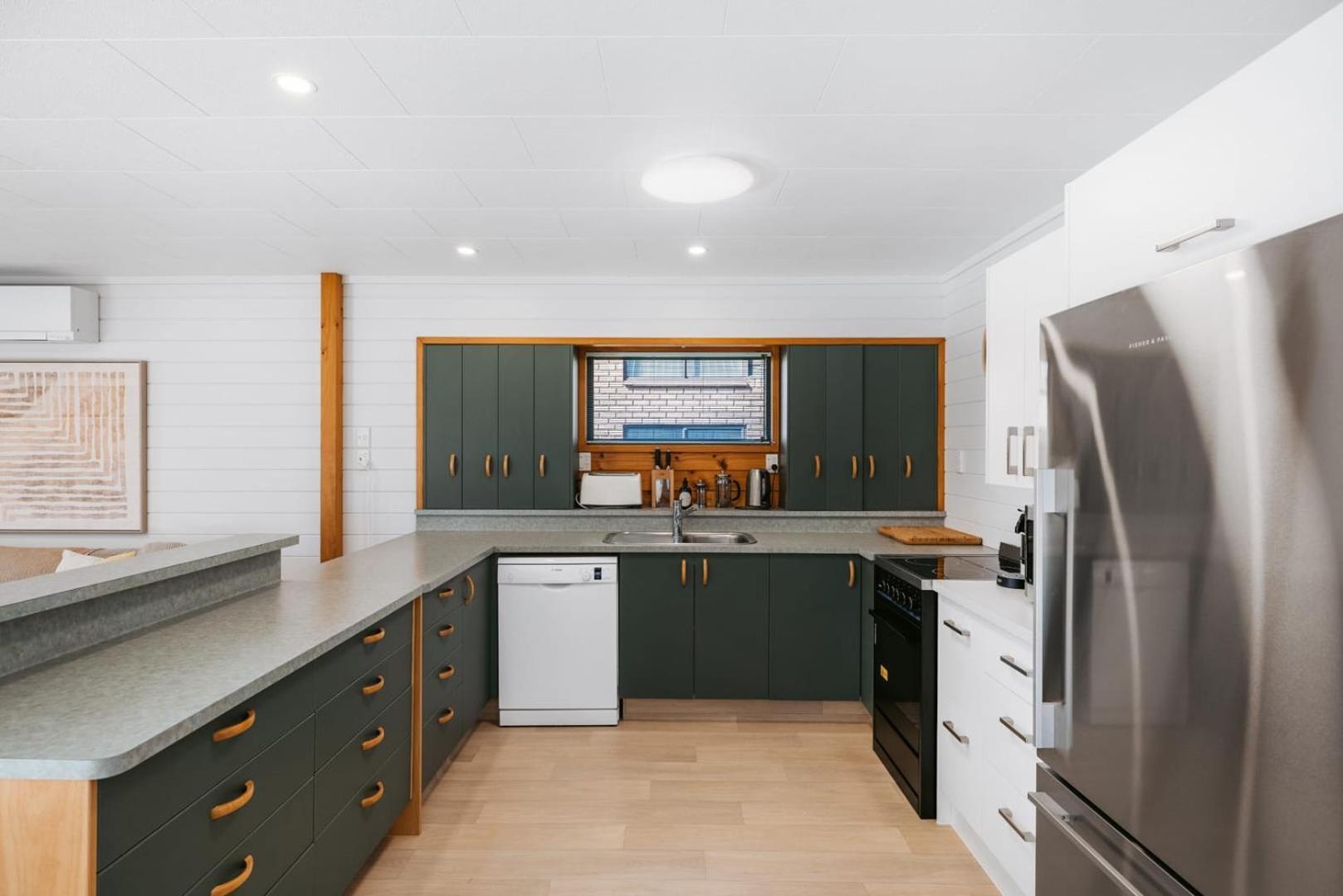 Villa The Iconic Kiwi Bach, Full Site Downtown Mount Mount Maunganui Esterno foto